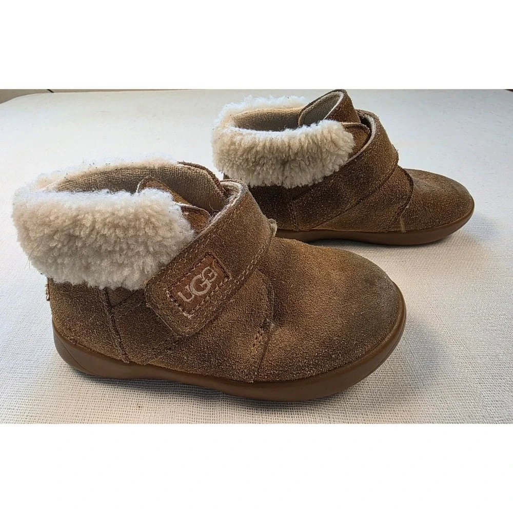 UGG Robbie Boot Toddler Kids Size 8 Chestnut Brown Suede Shearling granola kid